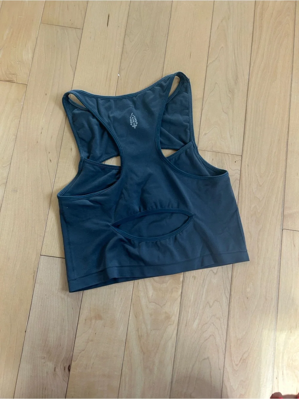 Free People movement workout crop top with cutout details - Picture 7 of 8